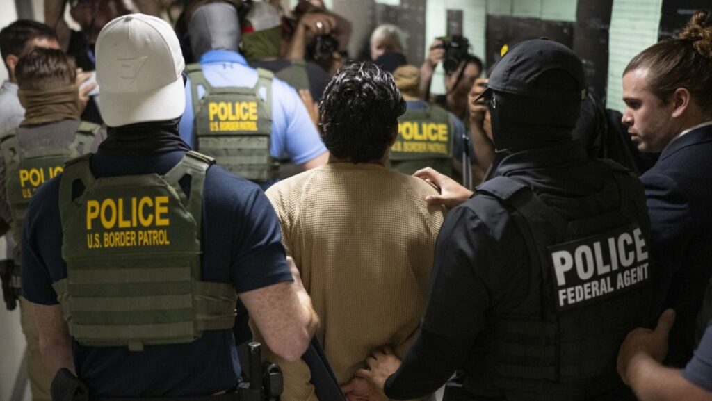 Operativo de ICE en California deja más de un centenar de camioneros indocumentados detenidos